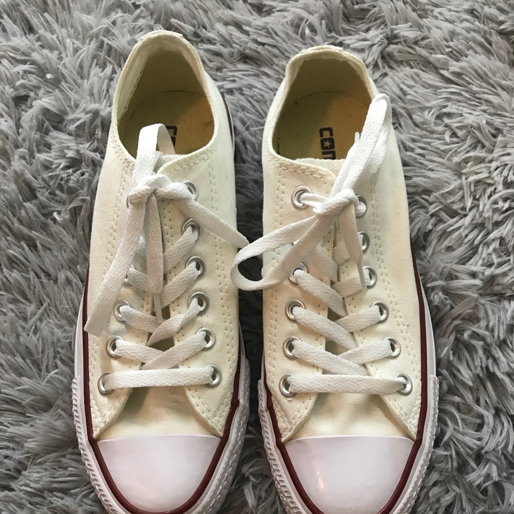 White converse size 7 in women's, size 5 in men's